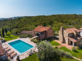 Villa Malini with Pool, Sauna and Fenced Garden